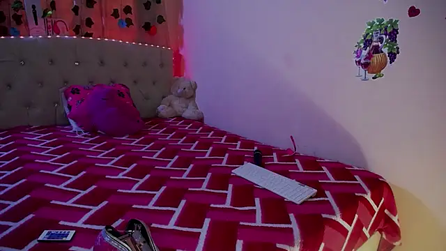 Snapshot of ashlei_ chatting on 12.08.24 ashlei  online show from 12.08.24