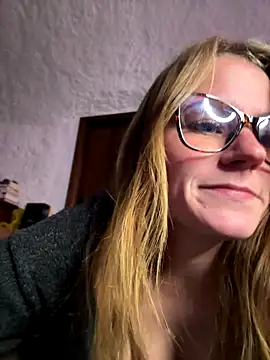 selenaluvv online show from 12.14.25