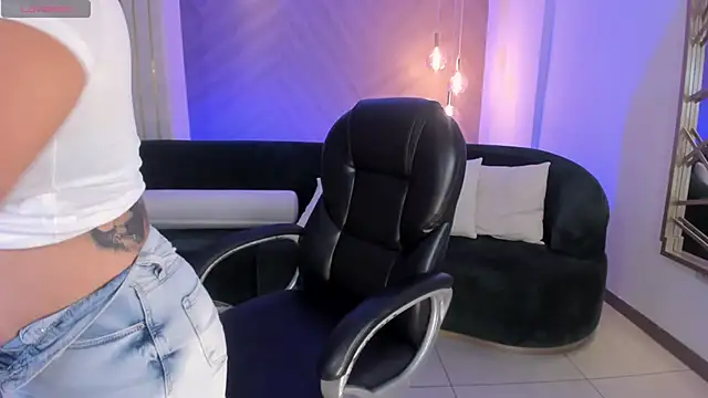 AlessaRomero online show from 01.22.25