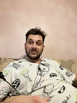 Snapshot of MaeltraJoy chatting on 01.31.25 MaeltraJoy online show from 01.31.25