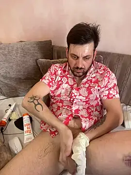 Snapshot of MaeltraJoy chatting on 02.28.25 MaeltraJoy online show from 02.28.25