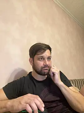 Snapshot of MaeltraJoy chatting on 10.17.25 MaeltraJoy online show from 10.17.25