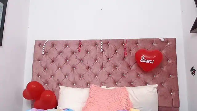 SsofiCollins online show from 02.13.25