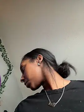 Your Paris online show from 02.01.25