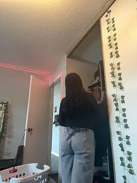 Your Paris online show from 02.05.25