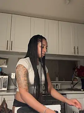 Your Paris online show from 02.16.25