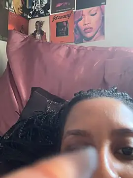 Your Paris online show from 02.22.25