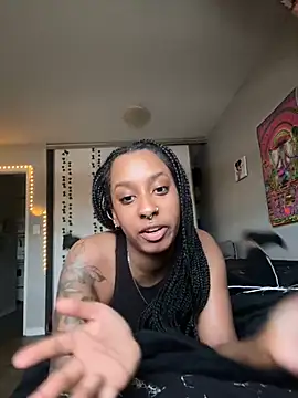 Your Paris online show from 02.28.25