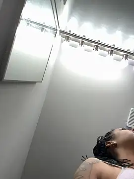 Your Paris online show from 03.01.25