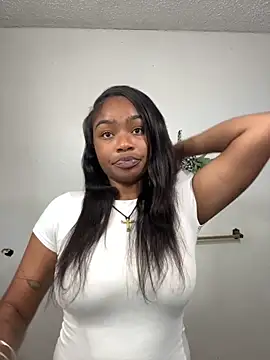 Snapshot of skylarrylee chatting on 11.03.25 skylarrylee online show from 11.03.25