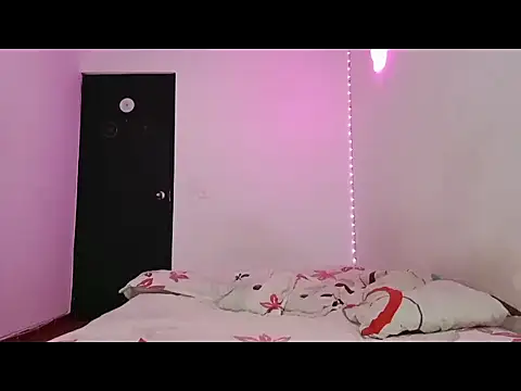 Snapshot of lucydreamm chatting on 10.01.25 lucydreamm online show from 10.01.25