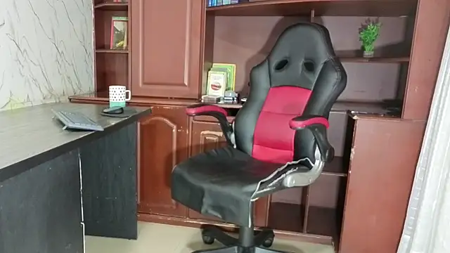 Snapshot of MissEscarleth chatting on 09.24.25 MissEscarleth online show from 09.24.25