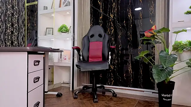 MissEscarleth online show from 03.20.26