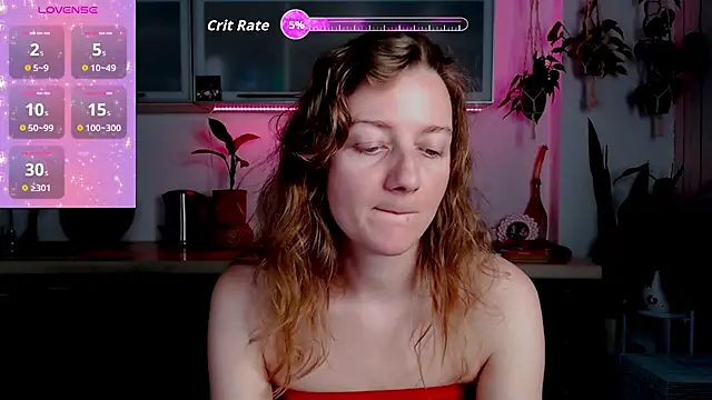 Snapshot of Elly_Helly chatting on 10.28.25 Elly Helly online show from 10.28.25