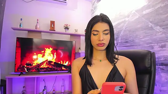 Snapshot of IsabelleFoxx_ chatting on 12.17.24 IsabelleFoxx online show from 12.17.24