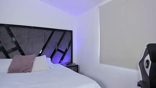 IsabelleFoxx  online show from 10.01.25