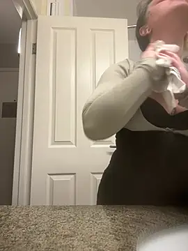 Snapshot of tatted-bitty chatting on 02.26.26 tatted-bitty online show from 02.26.26