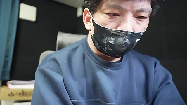 Snapshot of tokimori chatting on 11.29.25 tokimori online show from 11.29.25