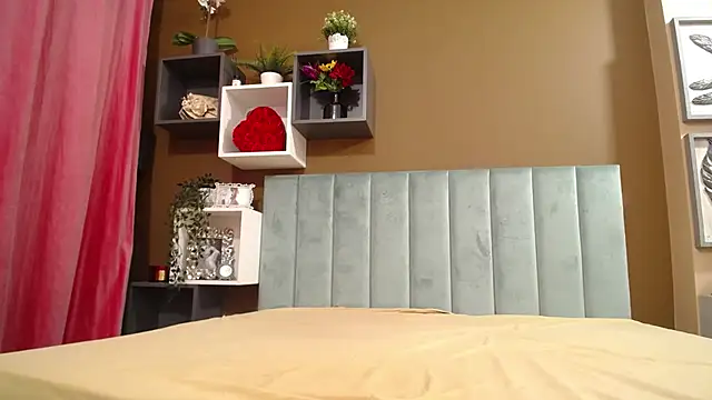 Snapshot of RebecaBlackx chatting on 01.28.25 RebecaBlackx online show from 01.28.25