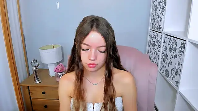 GraceLips online show from 09.17.25