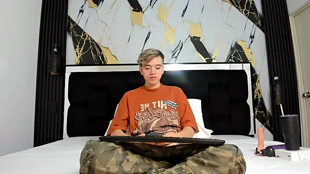 Snapshot of bunny_maxi chatting on 12.12.24 bunny maxi online show from 12.12.24