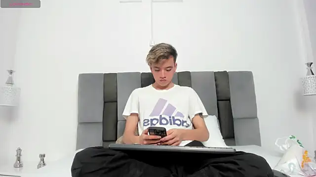 Snapshot of bunny_maxi chatting on 12.14.24 bunny maxi online show from 12.14.24