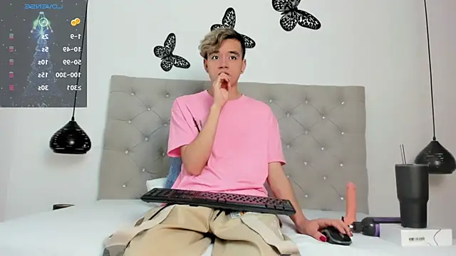 Snapshot of bunny_maxi chatting on 12.17.24 bunny maxi online show from 12.17.24