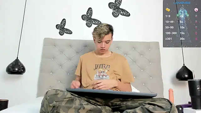 Snapshot of bunny_maxi chatting on 12.20.24 bunny maxi online show from 12.20.24