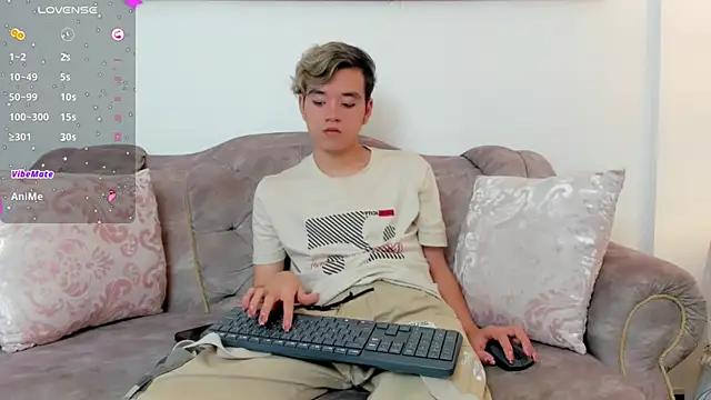 Snapshot of bunny_maxi chatting on 01.22.25 bunny maxi online show from 01.22.25