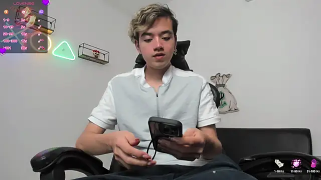 Snapshot of bunny_maxi chatting on 02.04.25 bunny maxi online show from 02.04.25