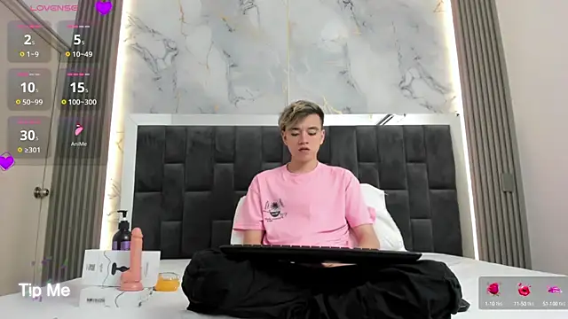 Snapshot of bunny_maxi chatting on 02.09.25 bunny maxi online show from 02.09.25