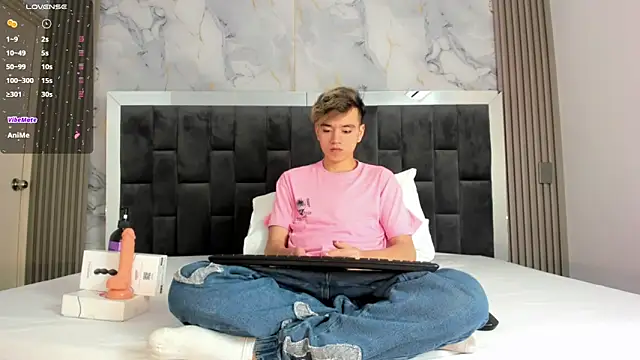 Snapshot of bunny_maxi chatting on 02.14.25 bunny maxi online show from 02.14.25