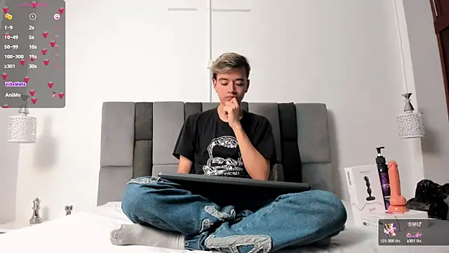 Snapshot of bunny_maxi chatting on 02.19.25 bunny maxi online show from 02.19.25