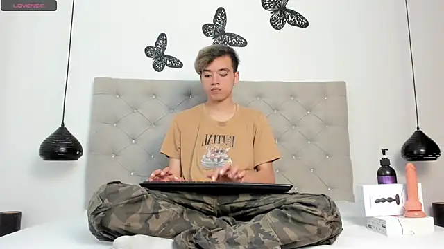 Snapshot of bunny_maxi chatting on 02.28.25 bunny maxi online show from 02.28.25