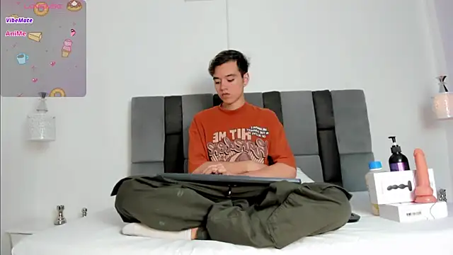 Snapshot of bunny_maxi chatting on 03.19.25 bunny maxi online show from 03.19.25