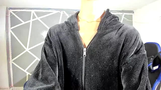 oliverhot2005 online show from 12.13.24