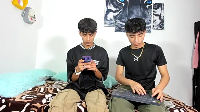 oliverhot2005 online show from 03.18.25