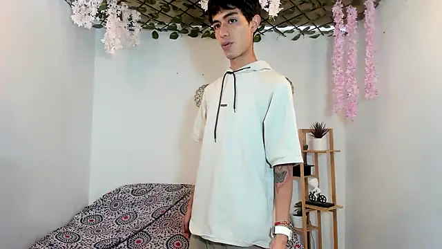 oliverhot2005 online show from 09.13.25