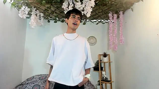 oliverhot2005 online show from 09.14.25