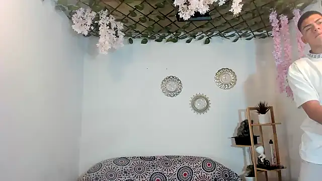 oliverhot2005 online show from 09.22.25