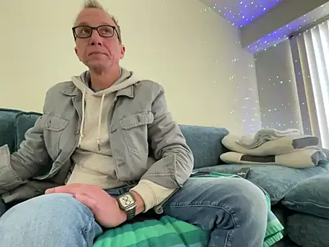 Snapshot of mouser21212 chatting on 02.28.26 mouser21212 online show from 02.28.26