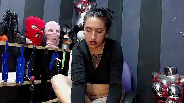 Snapshot of LucyStrike_ chatting on 12.04.24 LucyStrike online show from 12.04.24