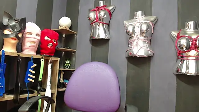 Snapshot of LucyStrike_ chatting on 12.05.24 LucyStrike online show from 12.05.24