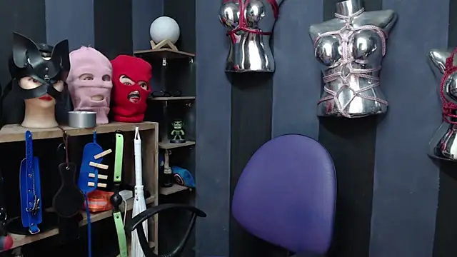 Snapshot of LucyStrike_ chatting on 12.06.24 LucyStrike online show from 12.06.24