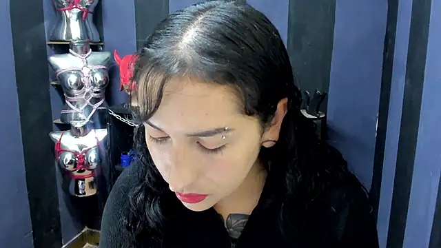 Snapshot of LucyStrike_ chatting on 02.06.25 LucyStrike online show from 02.06.25