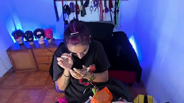 LucyStrike  online show from 12.15.25