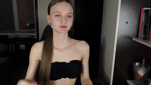 Snapshot of _Sansa_stark_ chatting on 03.01.25  Sansa stark  online show from 03.01.25