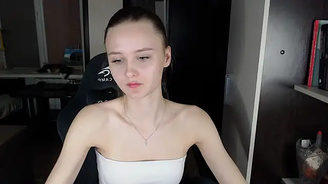 Snapshot of _Sansa_stark_ chatting on 03.02.25  Sansa stark  online show from 03.02.25