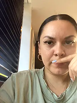 Snapshot of Luccreccia_ chatting on 10.04.25 Luccreccia  online show from 10.04.25