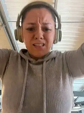 Snapshot of Luccreccia_ chatting on 11.02.25 Luccreccia  online show from 11.02.25